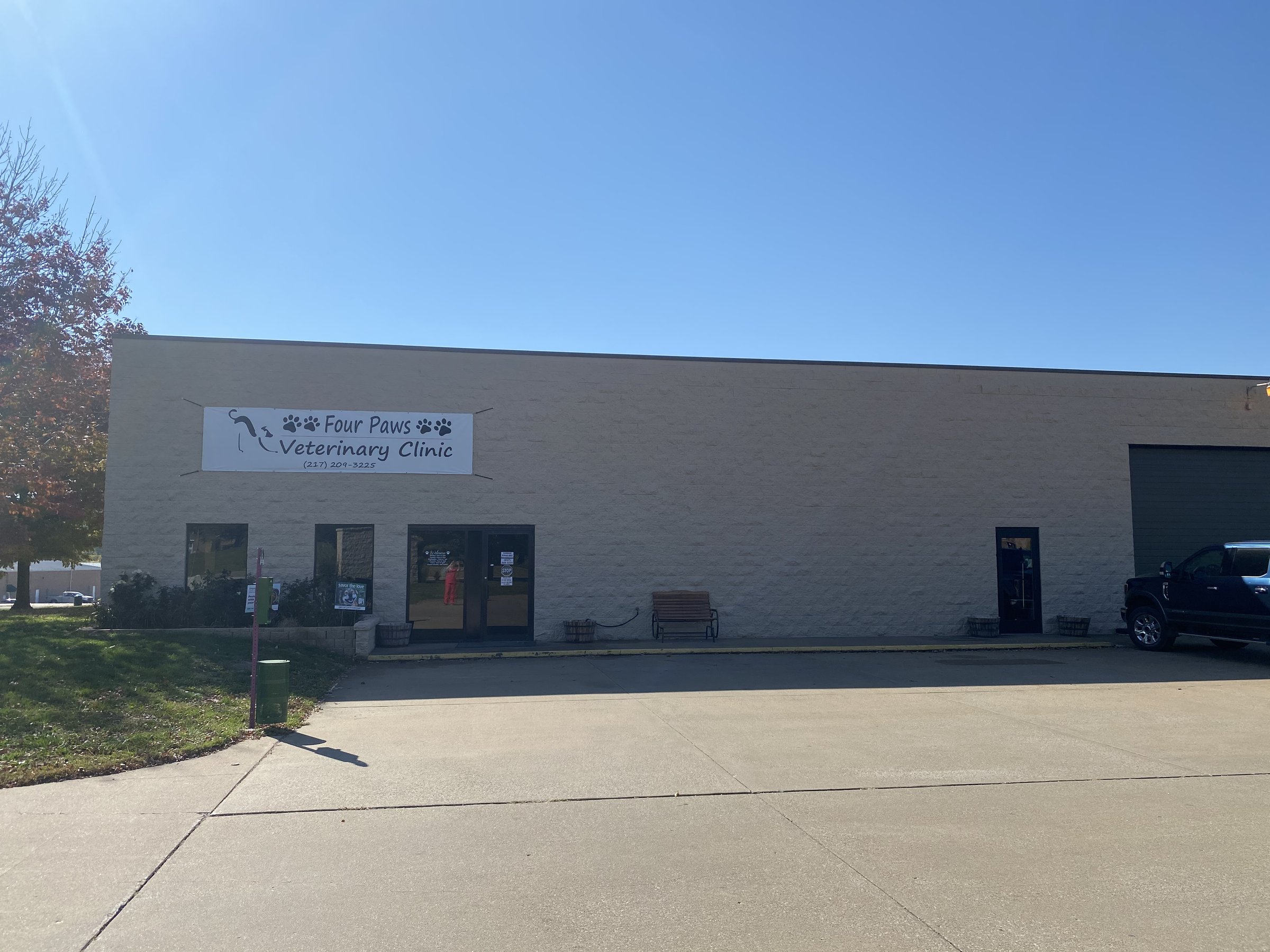 Pet Friendly Four Paws and Hooves Veterinary Clinic